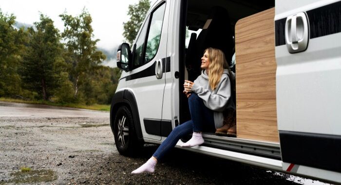 Jak zaopatrzyć kuchnię w kamperze? Wskazówki dla podróżujących.