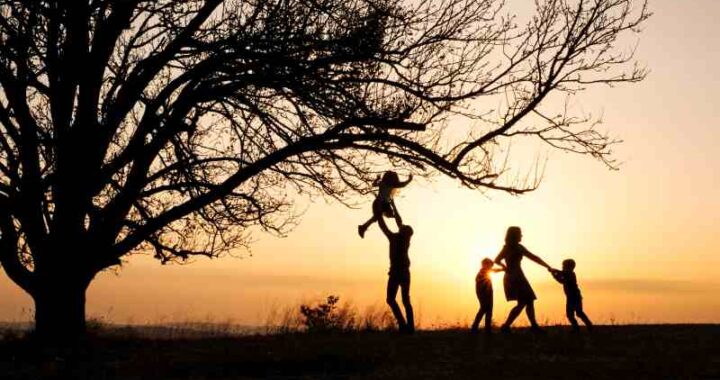 Jak radzić sobie z gorącem, mając przy sobie dziecko?