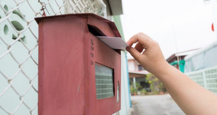 Jak wybrać idealną skrzynkę pocztową do montażu przy ogrodzeniu i domu