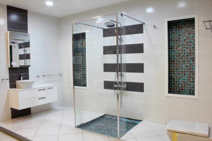 Jak zbudować prysznic we wnęce z natryskiem zamiast kabiny - krok po kroku